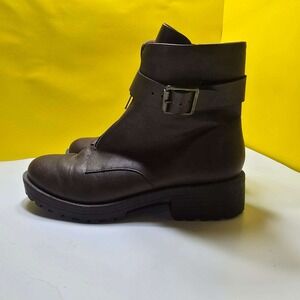 Me Too Brown Pebbled Leather Front Zip Ankle Boots Buckle Strap Lug Sole Women 9